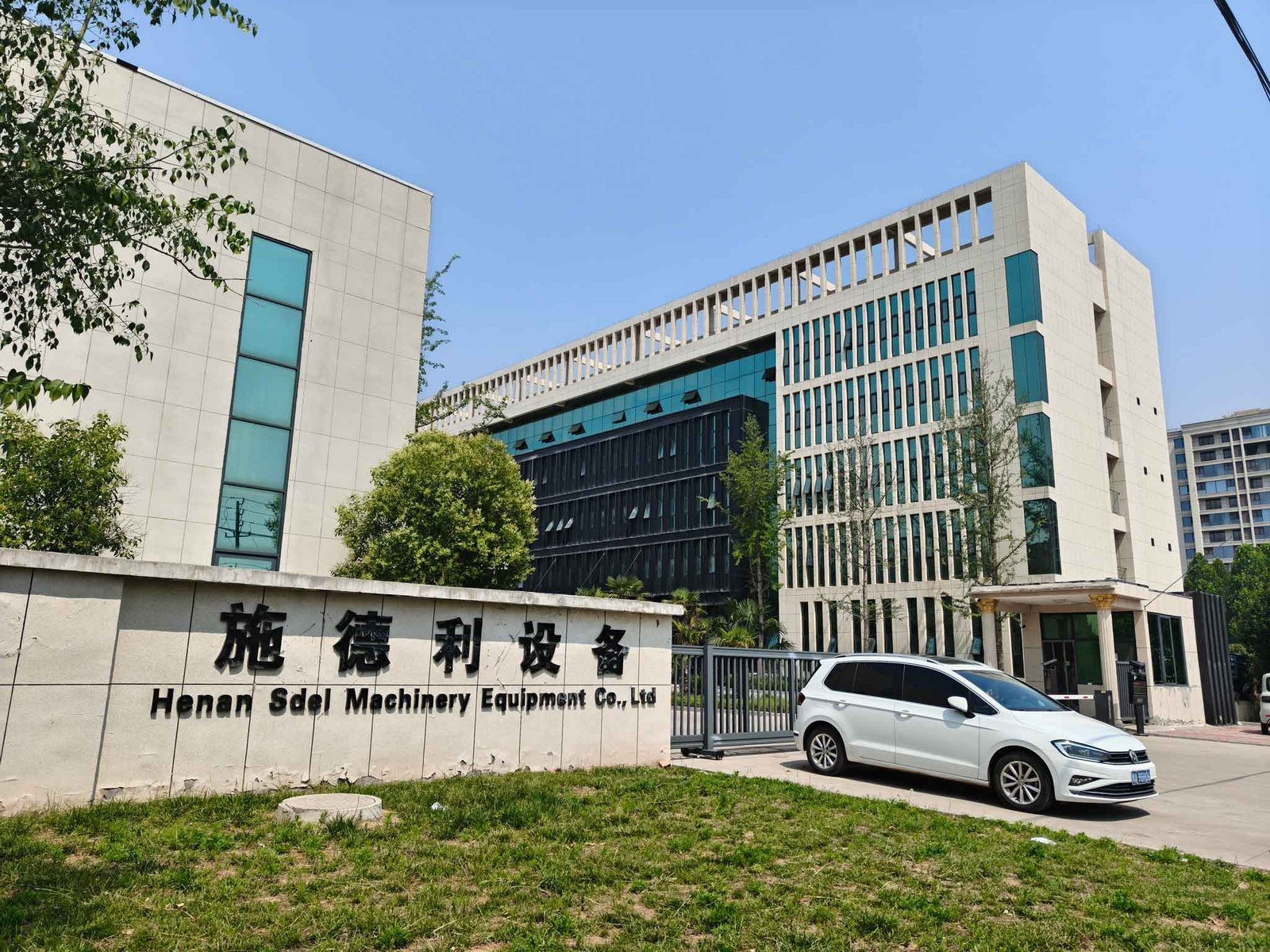 SDELEY is a leading provider of high-efficiency poultry farming systems, specializing in automatic chicken cage solutions for modern farms. Our product line includes Automated Layer Cage Systems, Broiler Cage Systems, and Automated Cage Systems for Other Poultry Types, all engineered to maximize productivity while ensuring animal welfare. sdeley